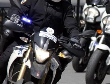 Παραβίαζε οχήματα χρησιμοποιώντας τέσσερα μαχαίρια!
